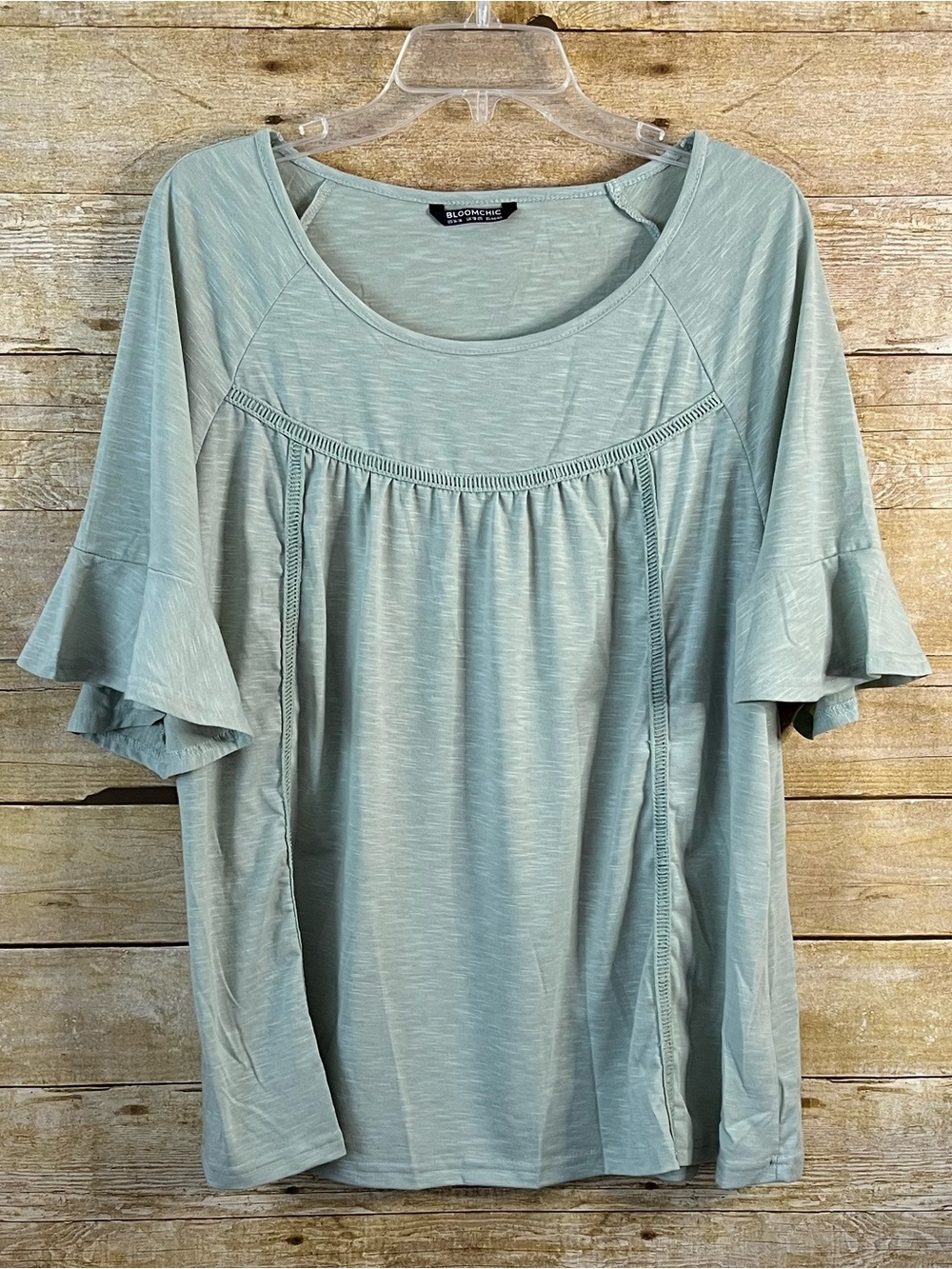 BloomChic Round Neck Gathered Ruffles Top Light Green Half Sleeve Size 14-16 EUC